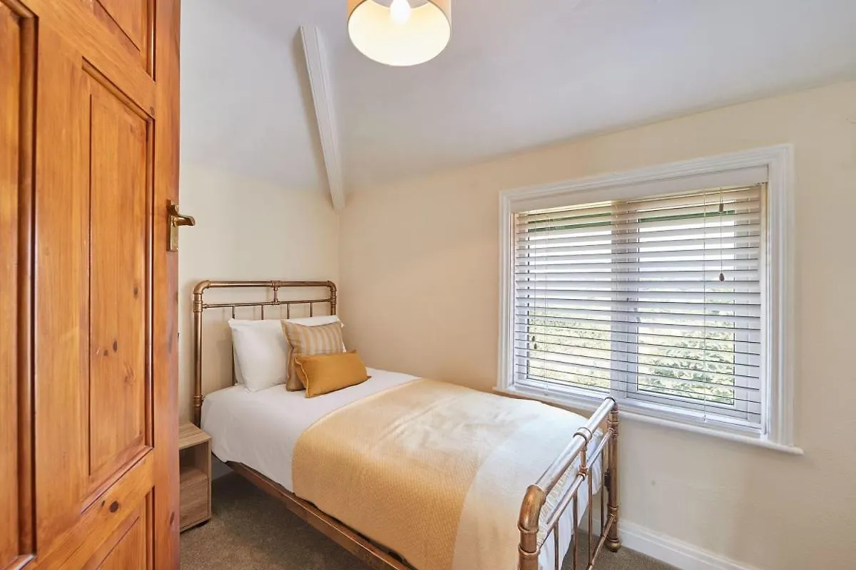 Blue Sky 3 Bedroom Cottage Whitby 0*,  United Kingdom